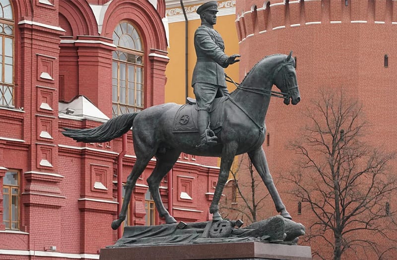 Памятник Георгию Жукову