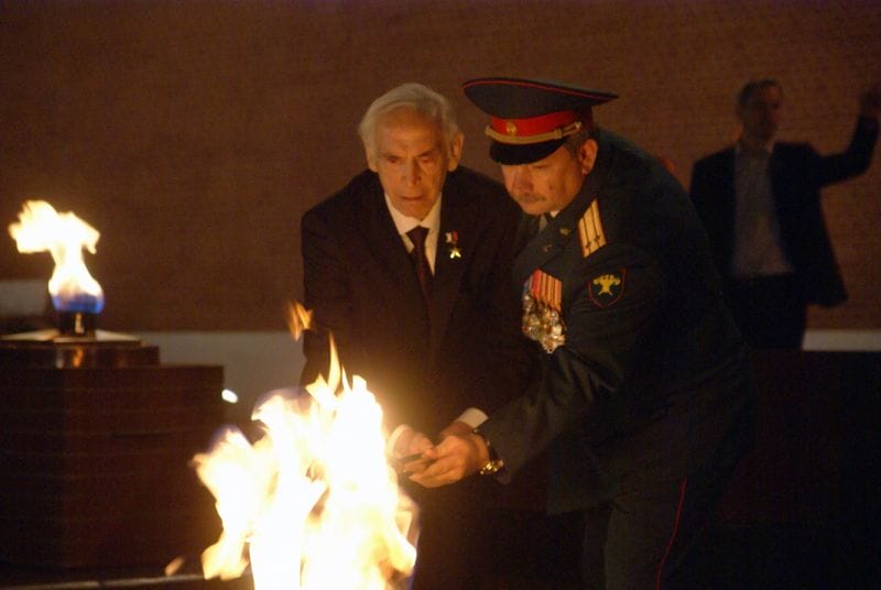 Василий Лановой, вечный огонь