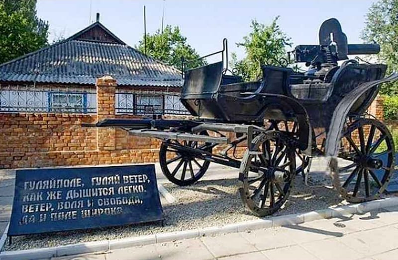 Памятник тачанке в Гуляй Поле