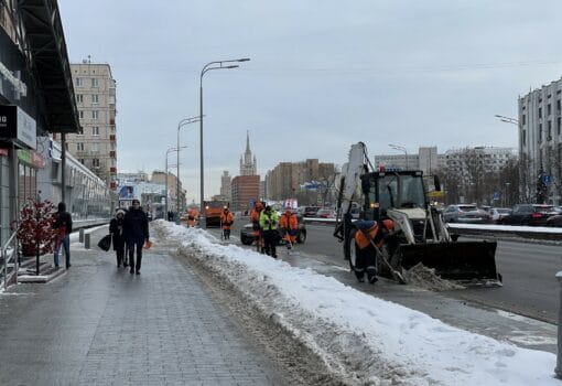 техника, уборка снега, трактор , рабочие. Фото Наталии Бахаревой