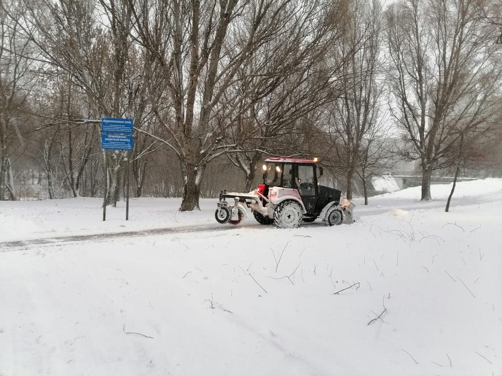 уборка снега, техника, зима. Фото Юлии Смагринской