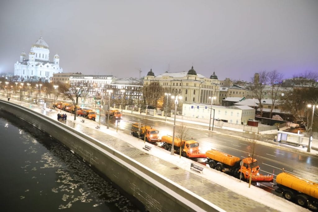 техника, уборка снега, зима в Москве