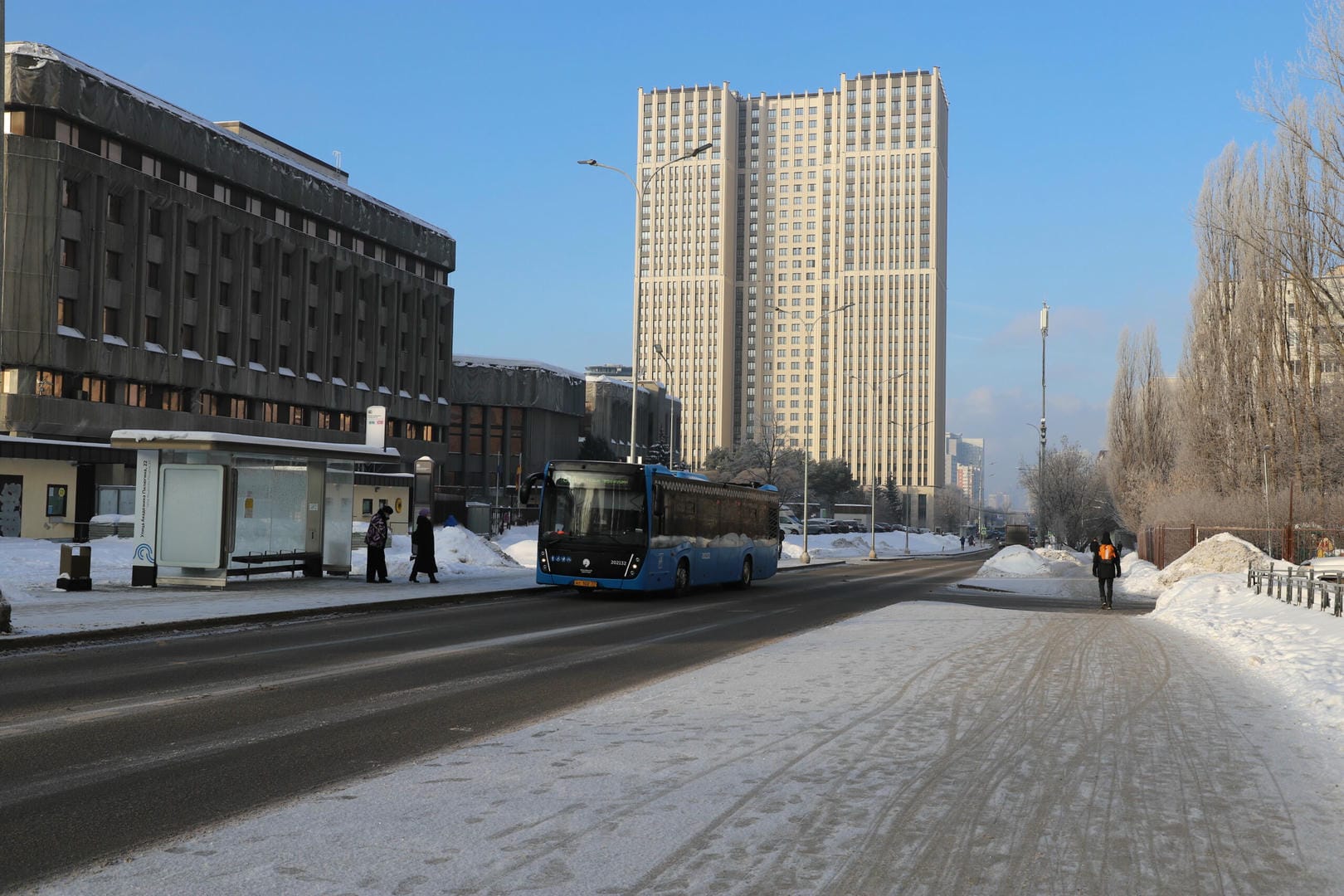 БКЛ Новаторская,остановка, благоустройство, метро. Фото Юлии Смагринской