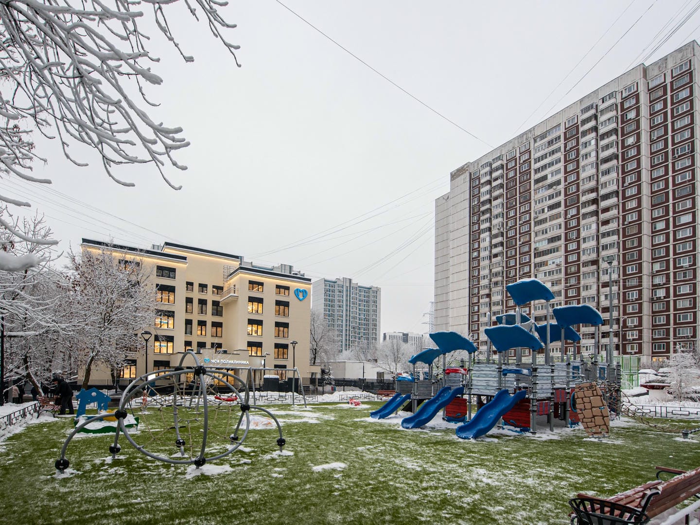 Поликлиника, благоустройство, зима, Фото КГХ