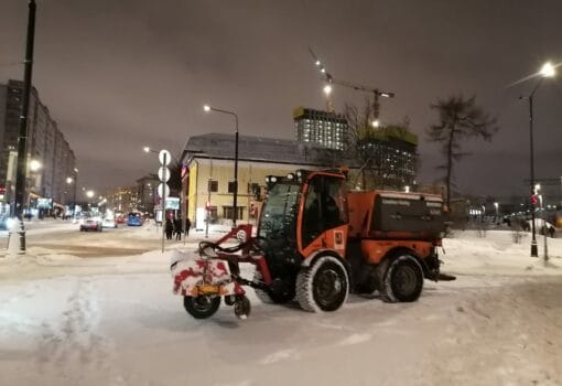 уборка снега, зима, фото Юлии Смагринской