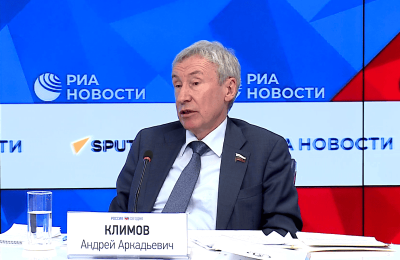 Скриншот трансляции онлайн-брифинга в МИА "Россия сегодня"