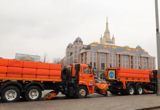 весна в Москве, ГБУ «Автомобильные дороги», снег, техника, уборка снега, фото Юлии Смагринской