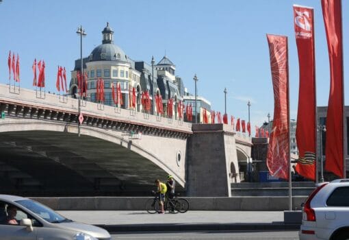 9 мая, флаги, мост, фото Мой Дом Москва