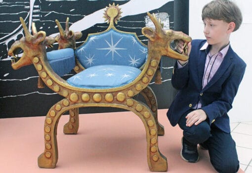 стул