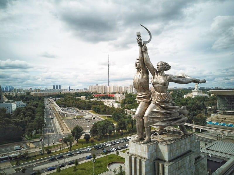 рабочий и колхозница