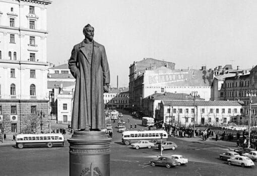 Памятник Дзержинскому на Лубянке