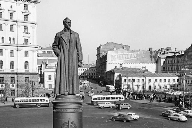 Памятник Дзержинскому на Лубянке