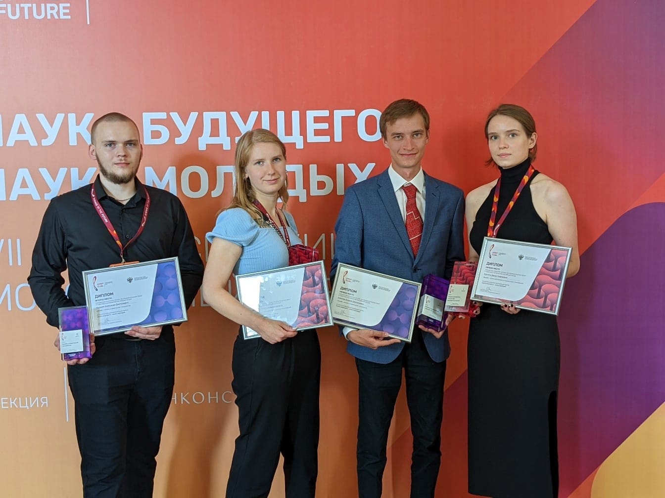 На фото: представители химического факультета и факультета наук о материалах МГУ. Фото пресс-службs химического факультета МГУ