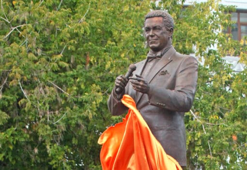 Кобзон, памятник
