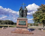 Памятник святым равноапостольным Кириллу и Мефодию в городе Коломне Фото МП