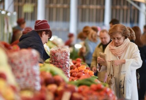 ярмарка торговля овощи, Фото Антона Кардашова / Агентство «Москва»
