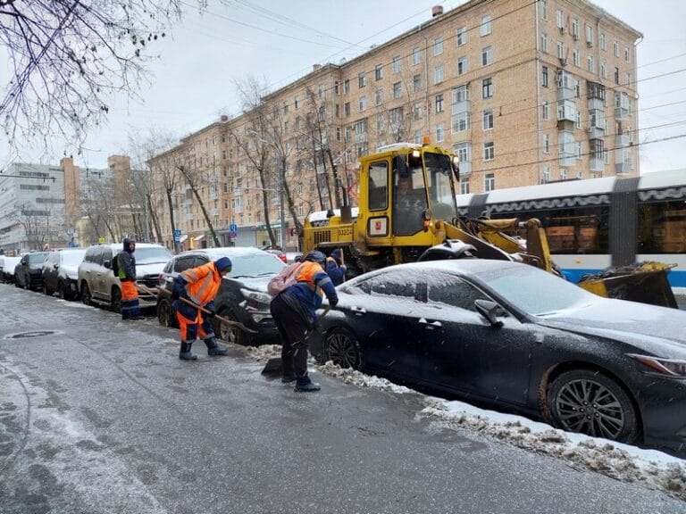 снег, зима, уборка снега фото Яна Маевская