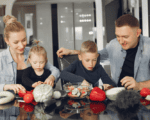 семья, кухня, готовка, обед, Фото prostooleh / Freepik