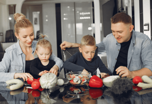 семья, кухня, готовка, обед, Фото prostooleh / Freepik