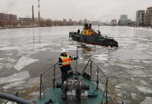 катер, ледокол, коммунальный флот, Мосводосток, Москва-река, лед, фото Юлия Смагринская