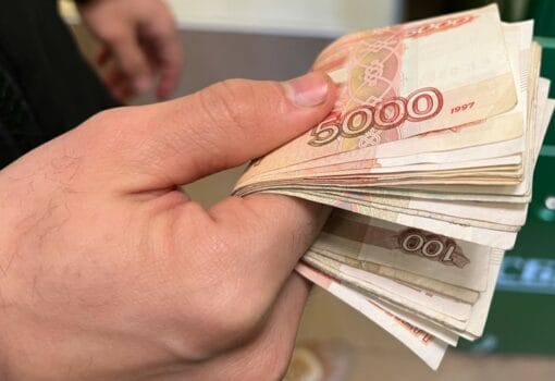 деньги, купюры, в долг, Фото мобильного репортера / агентство «Москва»