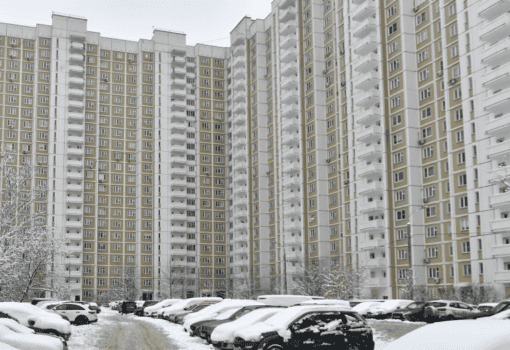 дом,недвижимость, зима, машины, двор, Фото Сергея Киселёва / агентство «Москва»