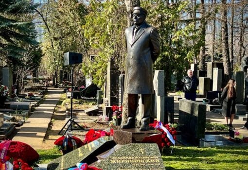 Памятник Жириновскому,Фото с сайта ЛДПР