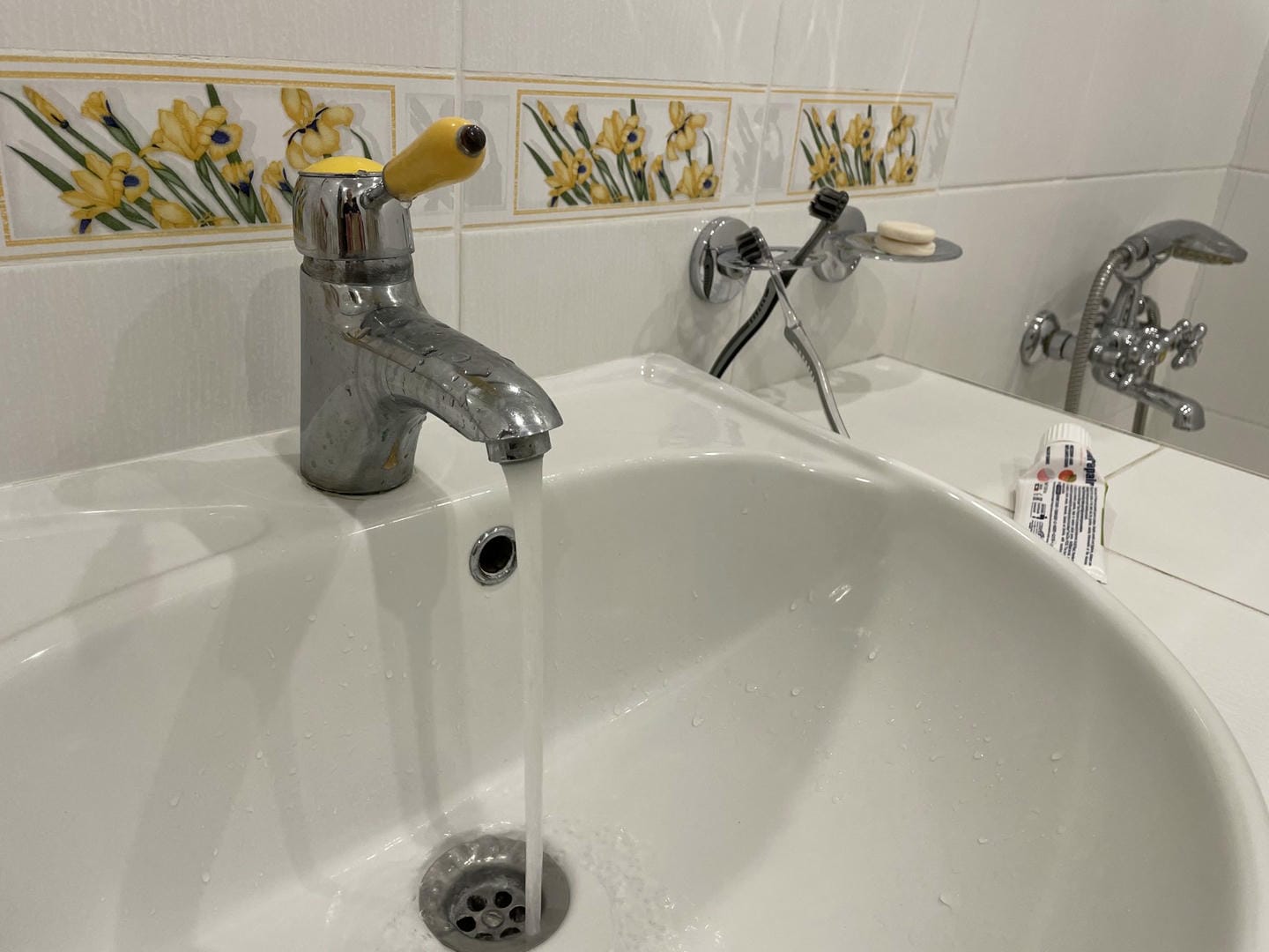 раковина, кран, вода, ванная, фото Наталия Бахарева