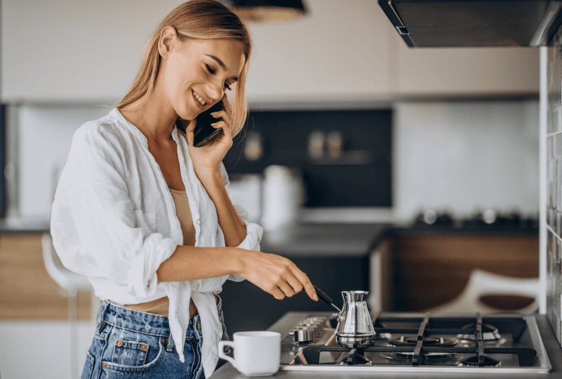 плита, газ, смартфон, кухня, кофе, Фото senivpetro / Freepik