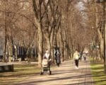 парк, сквер на Серпуховском Валу, коляска, прогулка, отдых, весна, фото Юлия Смагринская