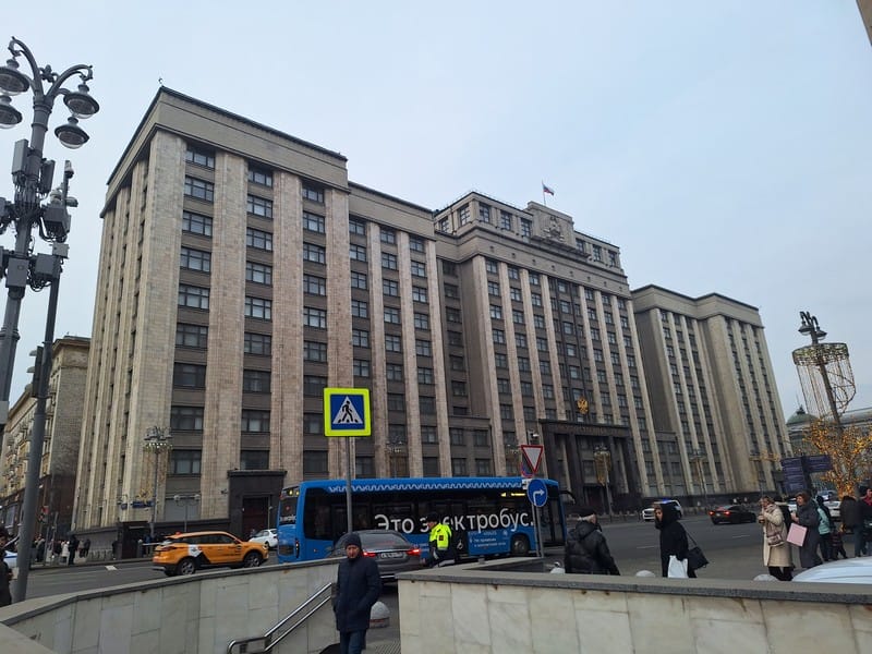 Дума Московкин город Москва дорога такси машины транспорт Фото «Московской правды»