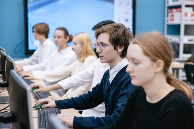 студенты образование