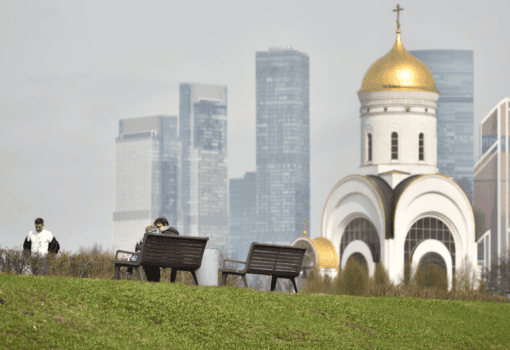 весна, старина и современность, церковь, Сити, Фото Сергея Киселева / агентство «Москва»