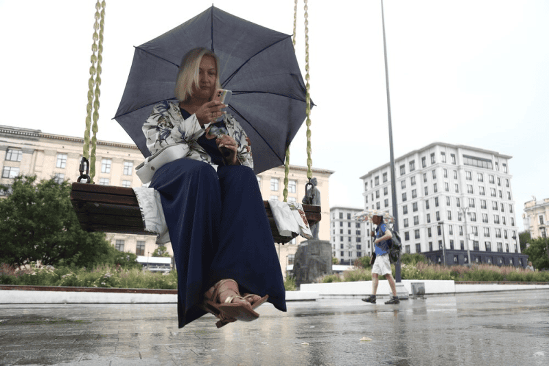 дождь, лето, качели, Фото Артура Новосильцева / агентство «Москва»