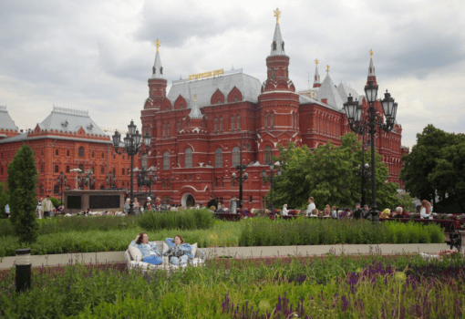 Манежная площадь, отдых, лето, сады и цветы, Фото Артура Новосильцева / агентство «Москва»