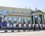 от Моны