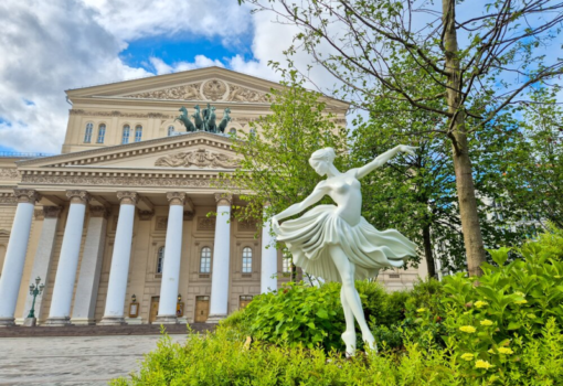 лето, июнь, большой театр, балерина, Фото Дениса Воронина / агентство «Москва»