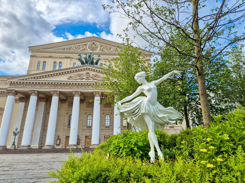 лето, июнь, большой театр, балерина, Фото Дениса Воронина / агентство «Москва»